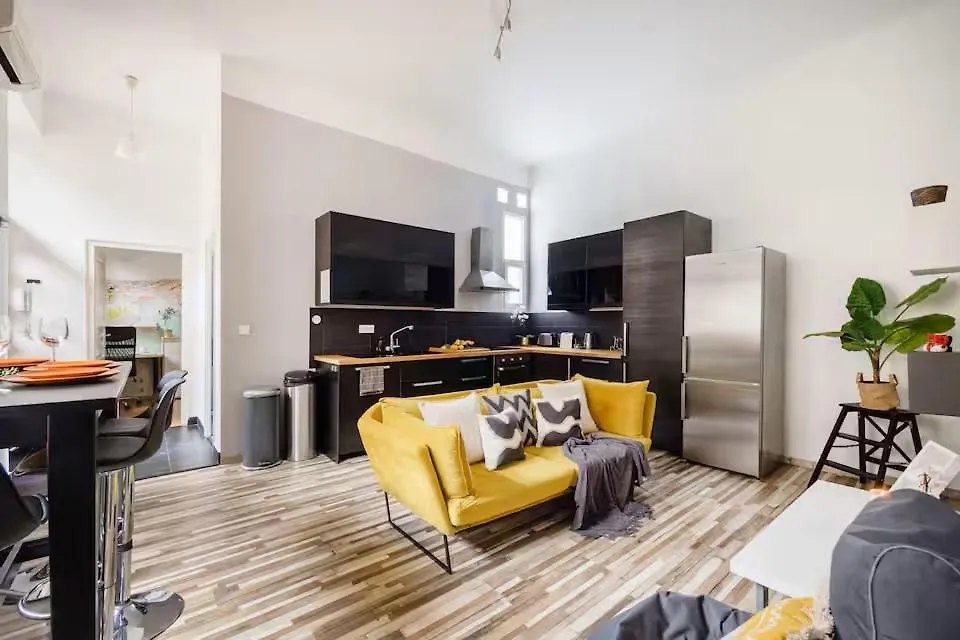 Central Charm In Budapest Bustling 7Th District location