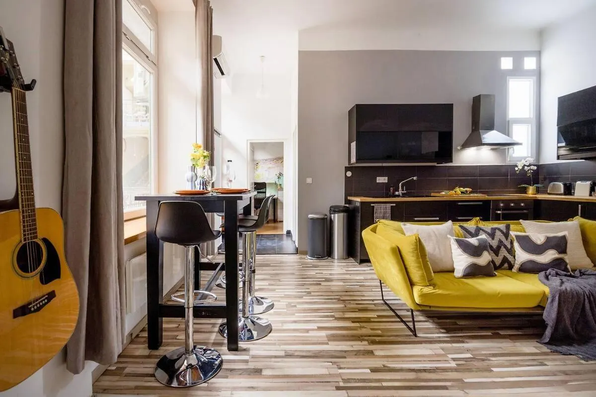 Central Charm In Budapest Bustling 7Th District Ungheria