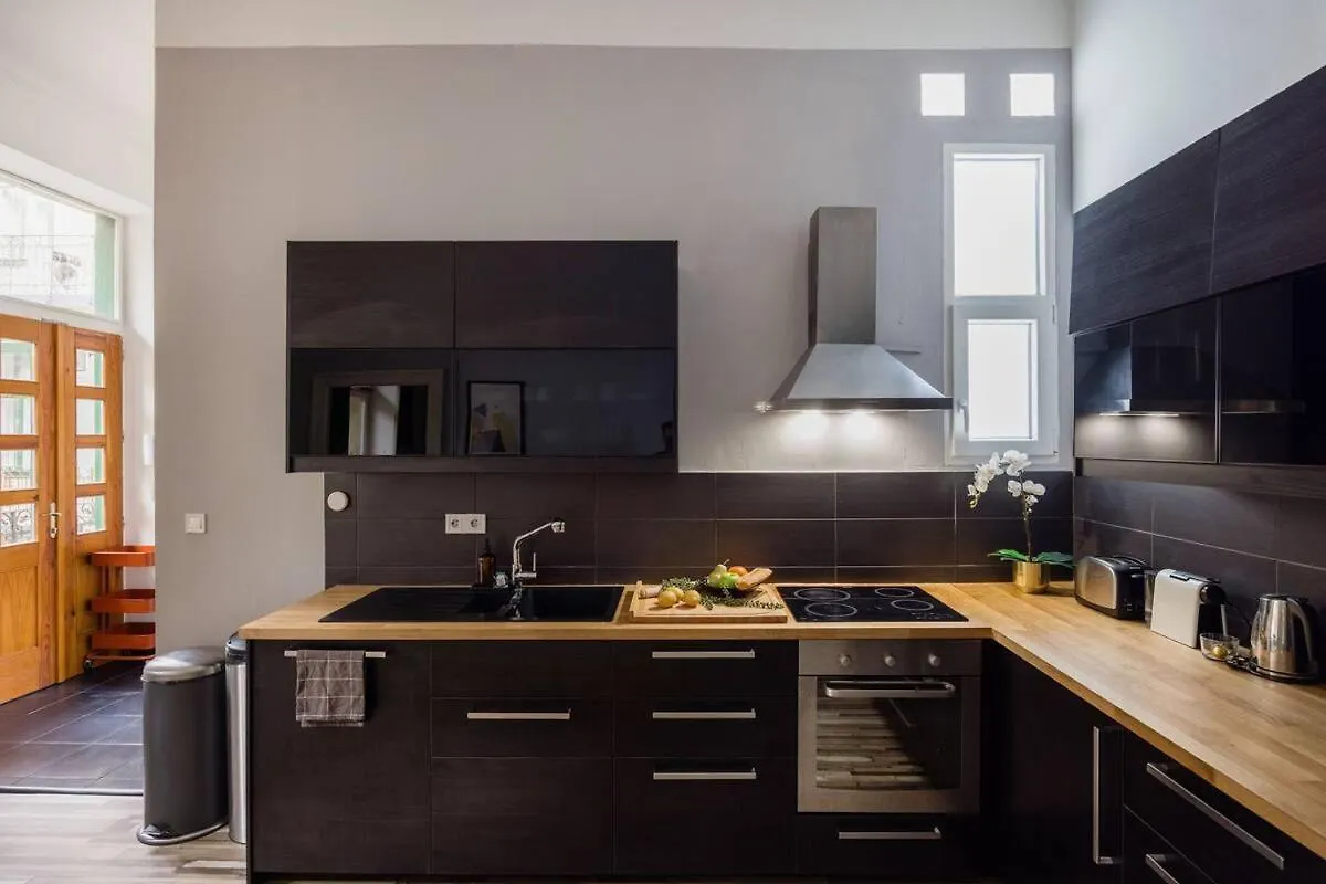 Appartamento Central Charm In Budapest Bustling 7Th District Ungheria